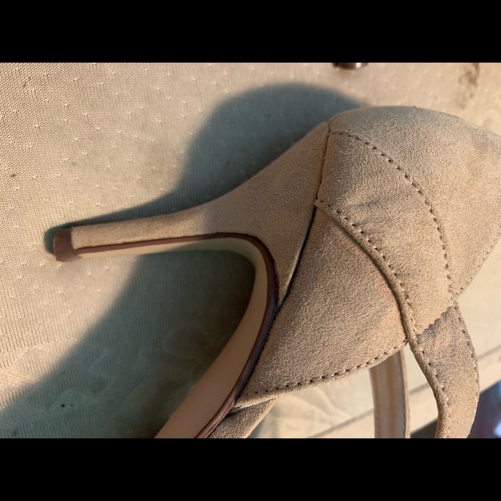 Soft cream tie up heel